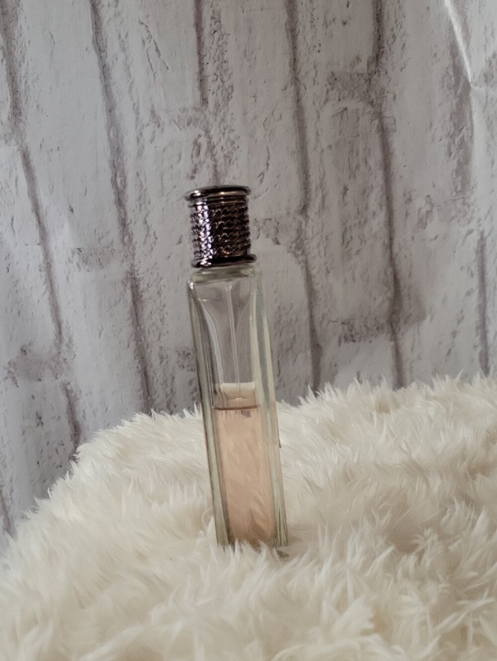 Henri Bendel Rare SUITE 712 Perfume (half-bottle) plus Draw String Bag - Picture 8 of 8